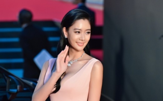 Actress Clara wins popularity award at Tokyo Film Fest
