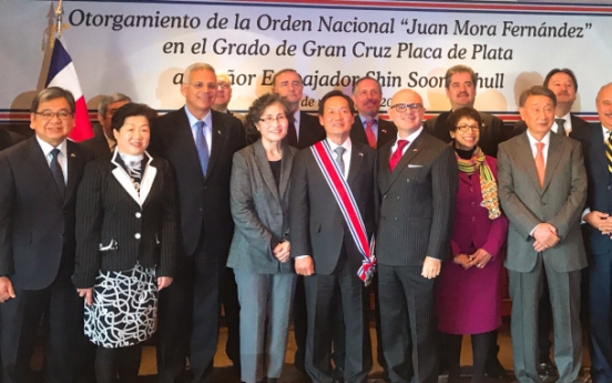 Costa Rica honors ex-Korean envoy for superb diplomacy