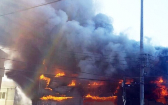 Fire breaks out at Busan sponge manufacturing factory