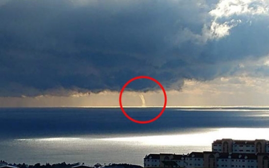 [Photo] ‘Dragons up to sky’ - waterspouts near Jeju