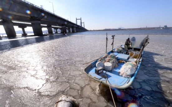 [Photo News] Cold snap freezes Han River