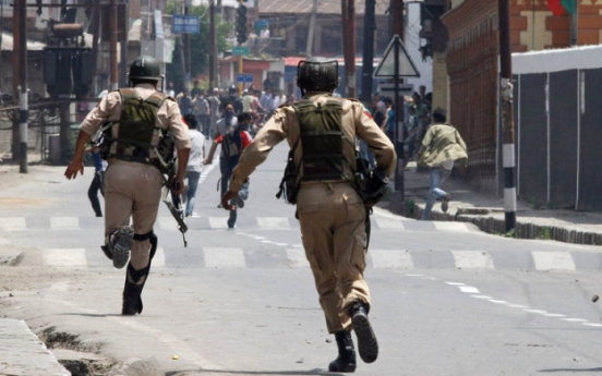 Blast kills 4 policemen in Indian Kashmir