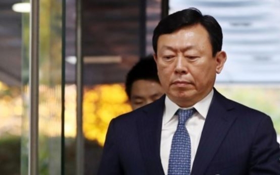 Samsung Lee's appeal puts spotlight on Lotte Chairman Shin's verdict