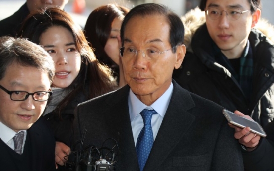 Former Samsung vice chairman questioned in graft probe linked to ex-leader Lee Myung-bak