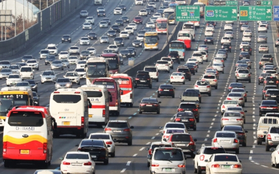 Highways clogged on last day of Lunar New Year holiday