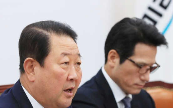 Opposition leader calls on Moon to hold talks with party leaders over NK official's visit