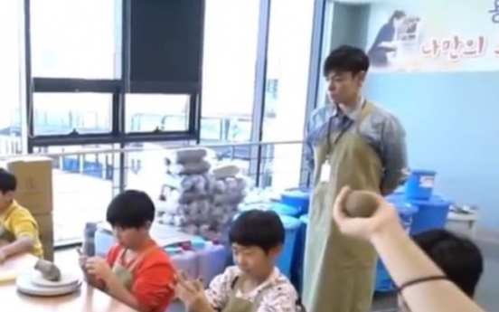 T.O.P holds arts and crafts class for children: video
