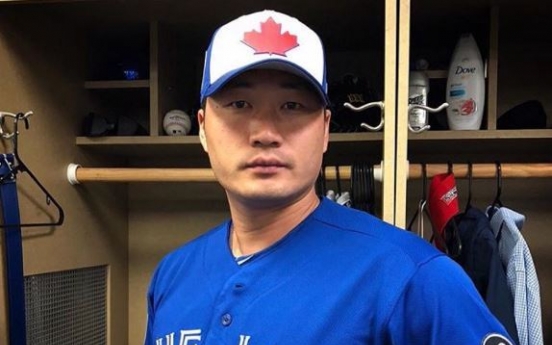 Blue Jays' Oh Seung-hwan tosses scoreless inning in relief
