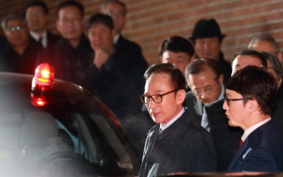 Trial begins for ex-leader Lee Myung-bak in corruption scandal
