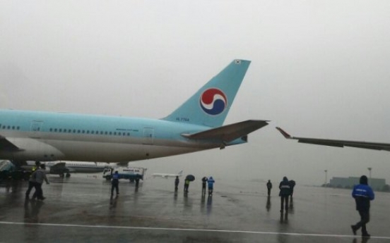 Asiana Airlines, Korean Air planes collide at Gimpo Airport