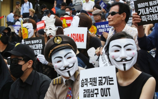 Asiana Airlines workers hold protest over ‘no-meal fiasco’