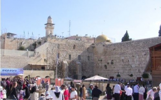 예루살렘 '통곡의 벽'서 100㎏ 돌이 쿵!…부상자는 없어