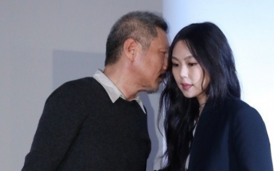 Filmmaker Hong Sang-soo to file for divorce: report
