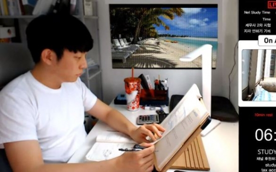 [Trending] Why do Koreans watch others studying alone on YouTube?