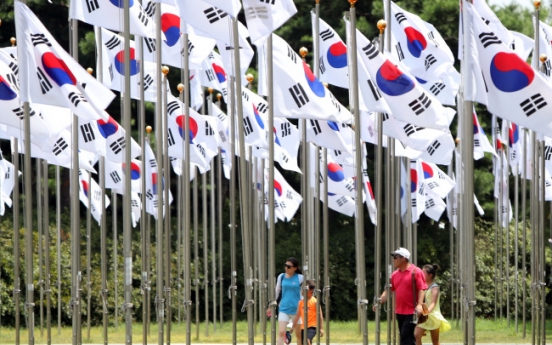 [Photo News] Koreans pay tribute to freedom fighters on 73rd anniversary of Liberation Day