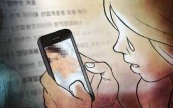 College student reprimanded for spreading nude pics of ex-girlfriend