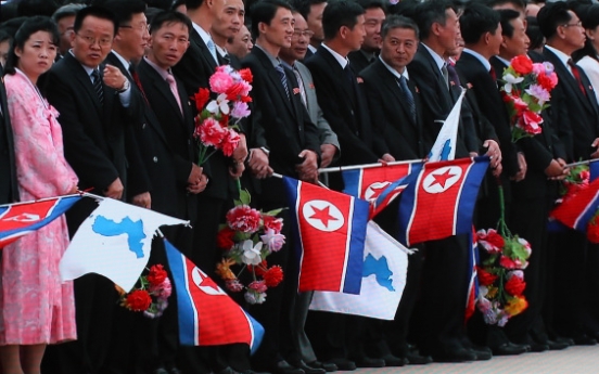 [Photo News] Moon arrives in Pyongyang to warm welcome from North Koreans
