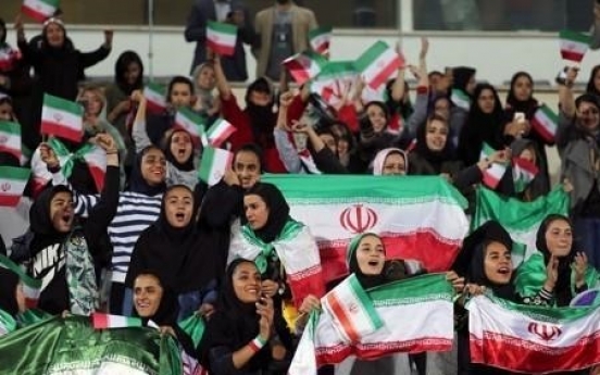이란서 여성에 축구 직접관람 첫 허용…검찰 