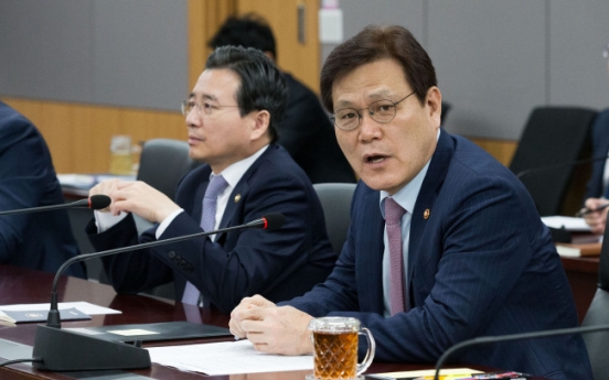 Korea dismisses economic crisis speculations despite signs