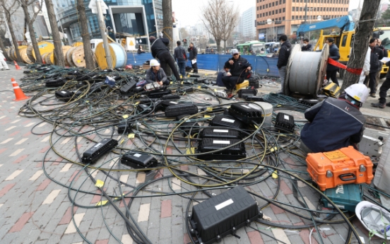 KT's mobile phone subscribers down after fire disrupts services