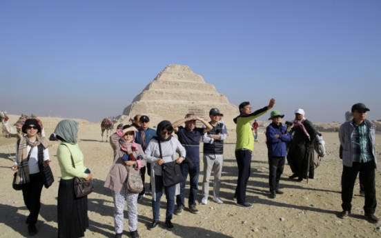 Bomb kills three Vietnamese tourists, guide near Egypt pyramids