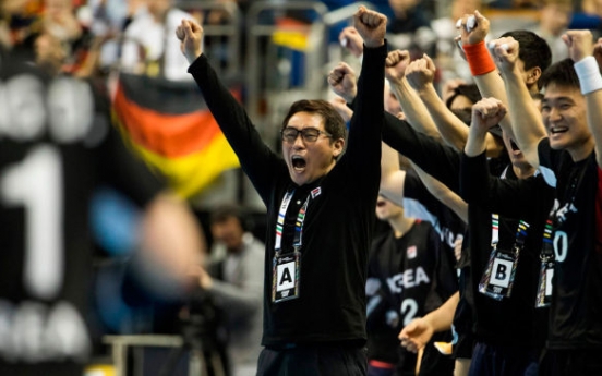 Unified Korean handball team notches up 1st victory at worlds