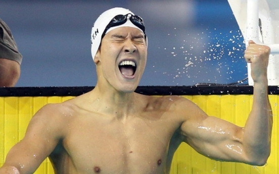Former world champion Park Tae-hwan offers encouraging words to Korean swimmers