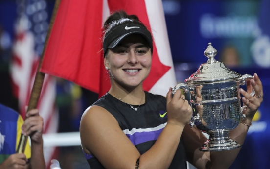 Teen Andreescu topples record-chasing Serena in US Open final