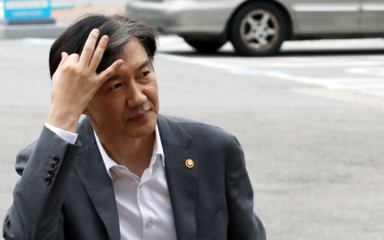 Justice Minister Cho Kuk still popular candidate for presidency: poll