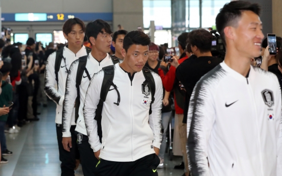 S. Korean men's football team embarks on journey to N. Korea for World Cup qualifier