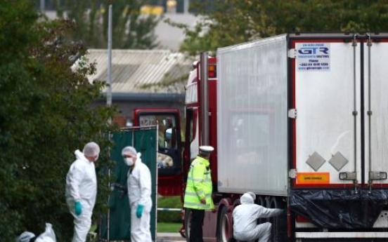 英 남동부 에식스 산업단지서 시체 39구 담긴 컨테이너 발견(종합)