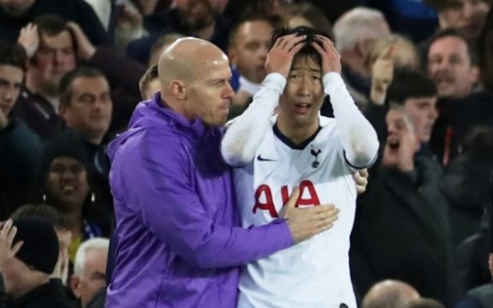 S. Korea nat'l football coach looking to help inconsolable Son Heung-min after injury-causing foul