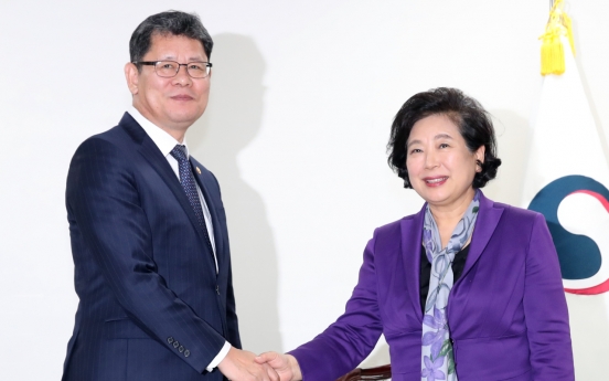 Unification minister meets Hyundai Group chairwoman over Kumgangsan tours