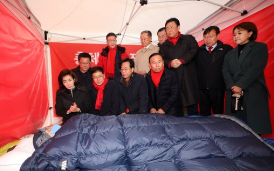 Opposition leader continues hunger strike for 7th day amid calls for removal of tent