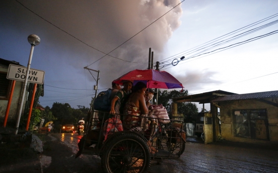 Ash pours from Philippine volcano, halting flights