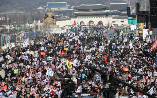 [Feature] Weekend rallies in central Seoul a headache for residents
