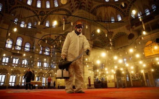 Turkey quarantines thousands of pilgrims returning from Saudi Arabia