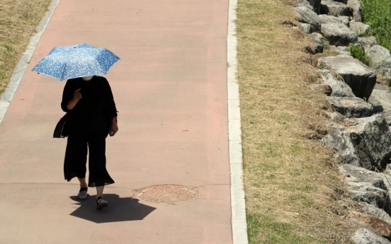 Hot spell continues, Seoul gets season’s first heat wave alert