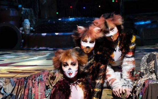 [Herald Review] Stage turns into playground of masked ‘Cats’