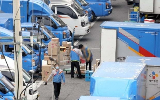 Unions oppose move to allow migrant laborers work at “death-ridden” logistics firms