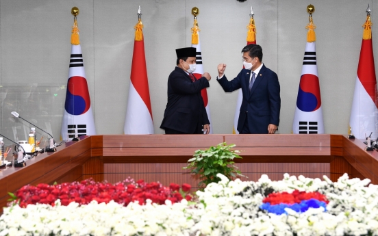 Defense chiefs of S. Korea, Indonesia affirm fighter deal cooperation