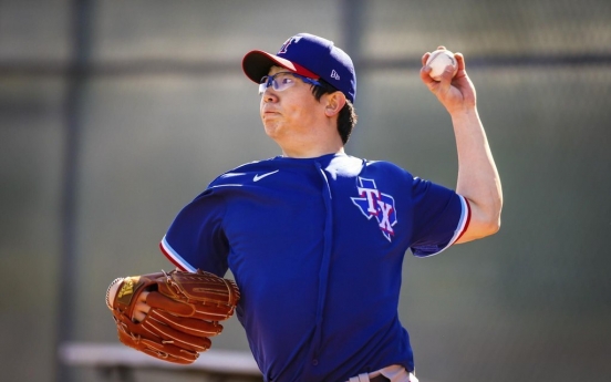 Rangers' Yang Hyeon-jong strikes out 8 in 1st MLB start