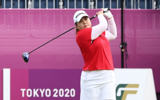 [Tokyo Olympics] Defending champion overcomes nerves for solid opening round in women's golf