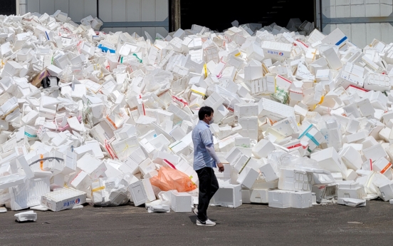 [Feature] Plastics pile up amid food delivery boom