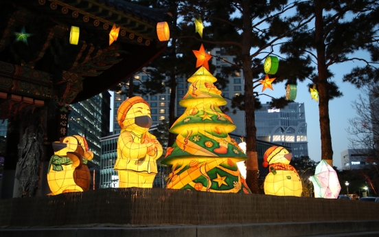 Jogyesa Buddhist temple lights up Christmas lanterns