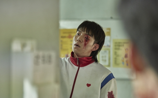 [Feature] Local audiences conflicted over sensational Netflix Korean originals