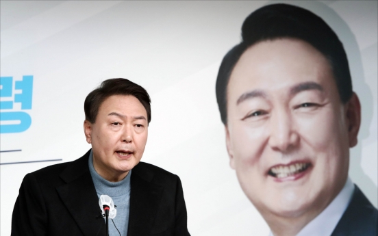 Yoon makes eleventh-hour merger plea to Ahn Cheol-soo