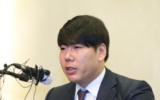 Embattled ex-MLB player Kang Jung-ho rejoins KBO club Heroes