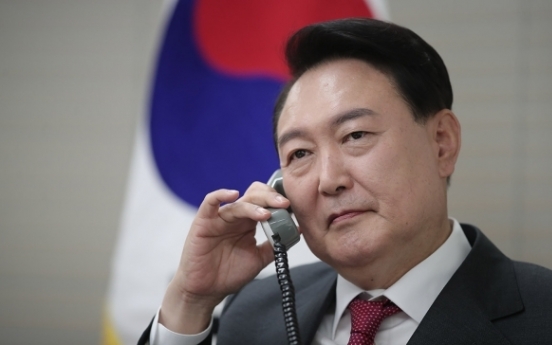 Yoon holds phone call with Ukraine president