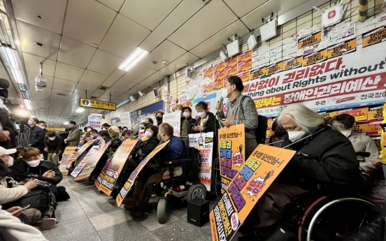 [Newsmaker] Subway protesters face online abuse